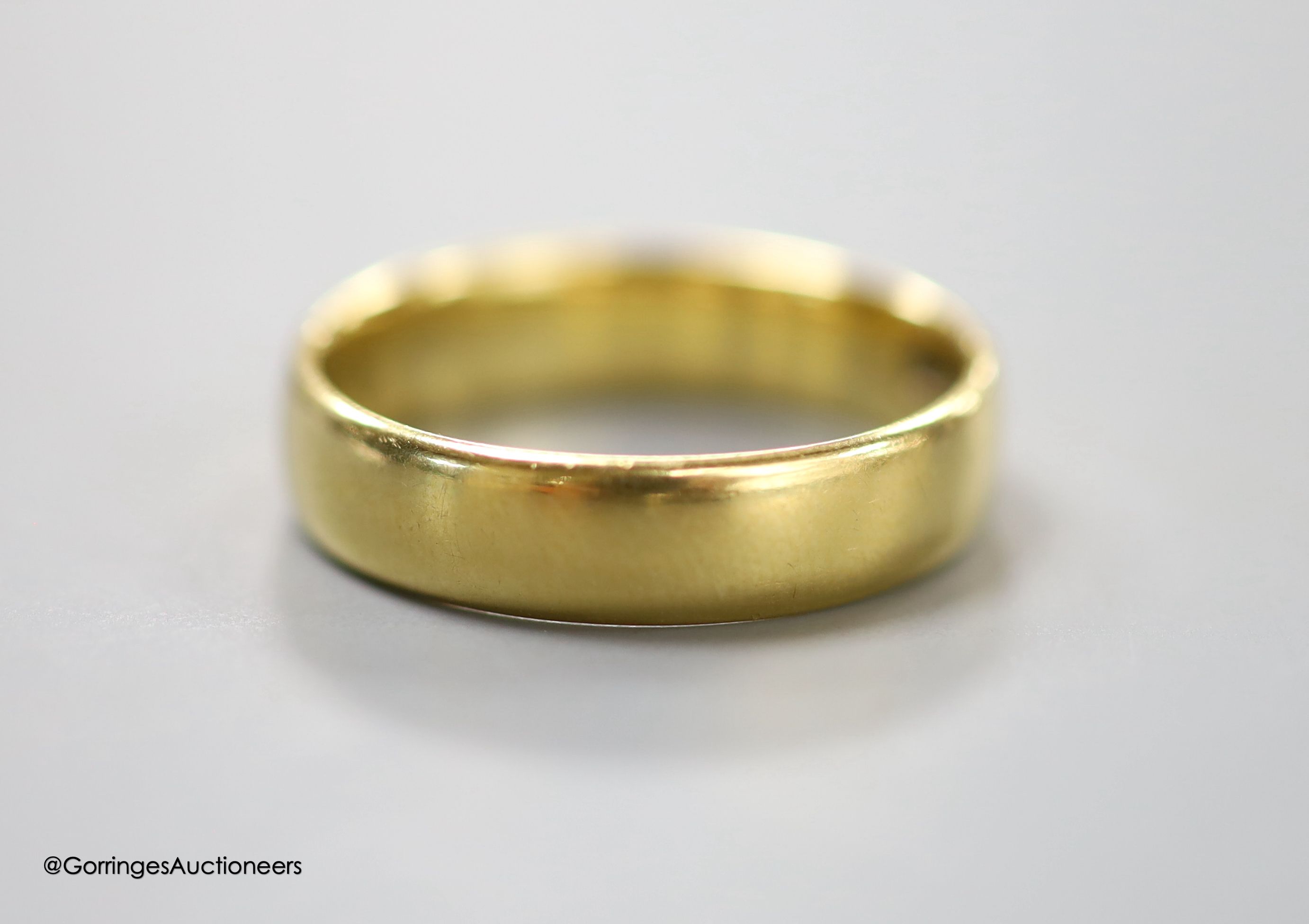 An 18ct gold wedding band, size R/S, 5.6g